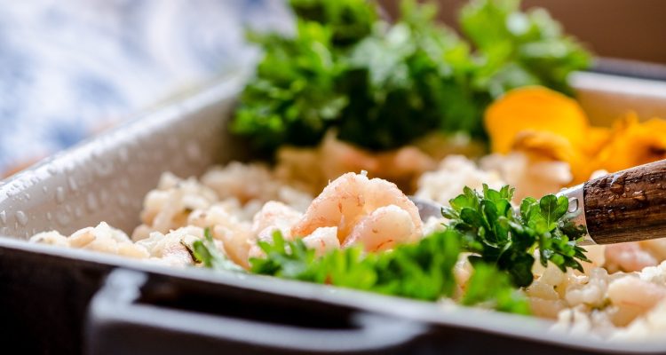 scopri l'autentico risotto cremoso, un piatto ricco di sapori e tradizione italiana. con ingredienti freschi e una consistenza vellutata, il nostro risotto saprà conquistare il tuo palato.