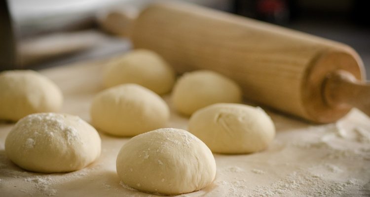 scopri la vera pizza italiana, preparata con ingredienti freschi e autentici. scegli tra una varietà di gusti e lasciati conquistare dal sapore unico della nostra pizza fatta a mano.