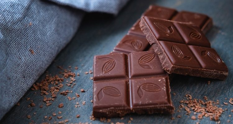 scopri la deliziosa farcitura per cannoli al cioccolato, un'irresistibile combinazione di crema dolce e ricca di cacao, perfetta per rendere ogni morso un'esperienza indimenticabile. perfetto per festeggiare con amici e familiari!