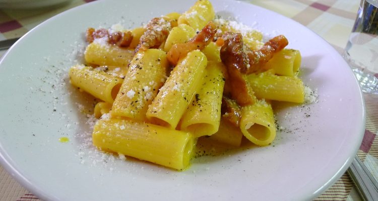 scopri le deliziose variazioni della carbonara, piatto iconico della cucina italiana. esplora ricette creative e alternative, dalle varianti vegetariane a quelle con pesce, e sorprendi i tuoi ospiti con queste reinterpretazioni gustose!